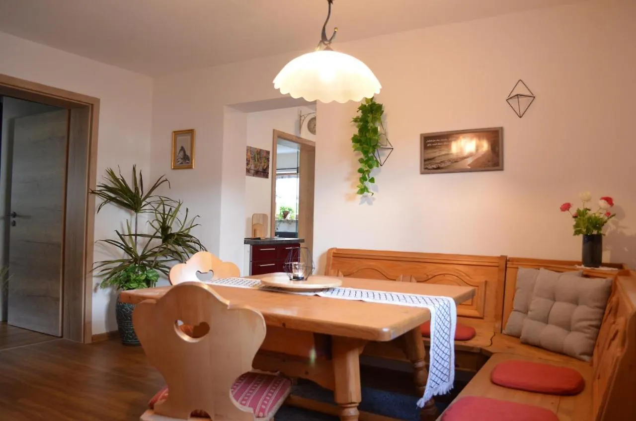 Vier-Zimmer-Wohnung Mit Garten Zwischen Salzburg Und Koenigssee Ainring 0*,