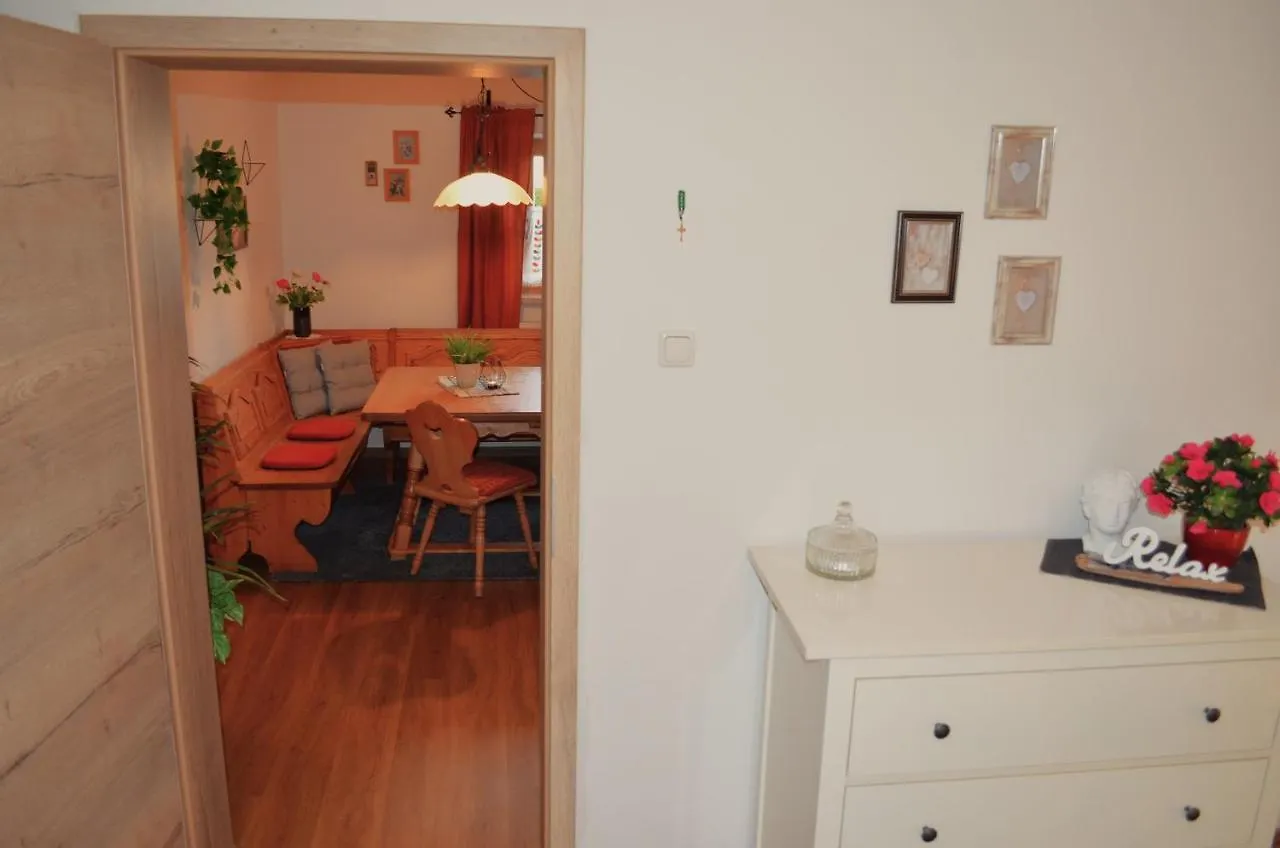 Vier-Zimmer-Wohnung Mit Garten Zwischen Salzburg Und Koenigssee Ainring Apartment